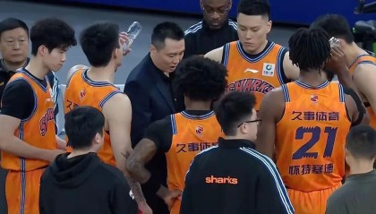 99贵宾会平台-上海男篮17分大胜，王哲林25+10生涯总得分破万，洛夫顿30+10